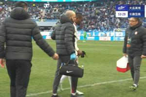 天天盈球直播-今天第3个！西普里安伤退，亚泰本场已经3人因伤被换下