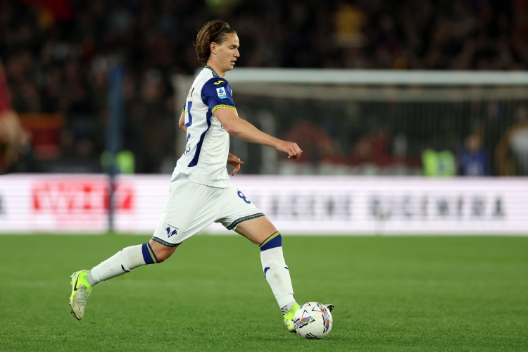 天天盈球APP-迪马：罗马报价维罗纳中卫吉拉迪，在追逐战中反超贝蒂斯